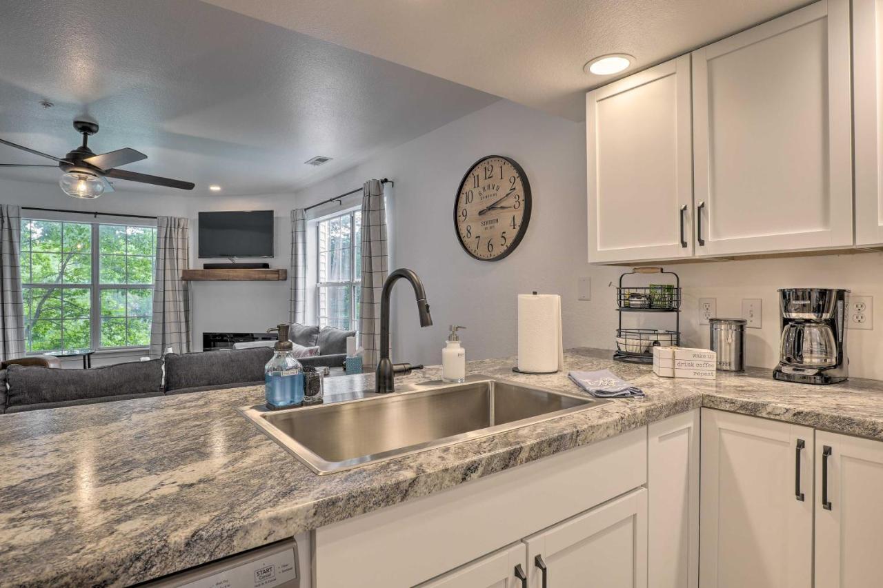 Branson Lakefront Condo With Sunroom And Lake Views! Zewnętrze zdjęcie