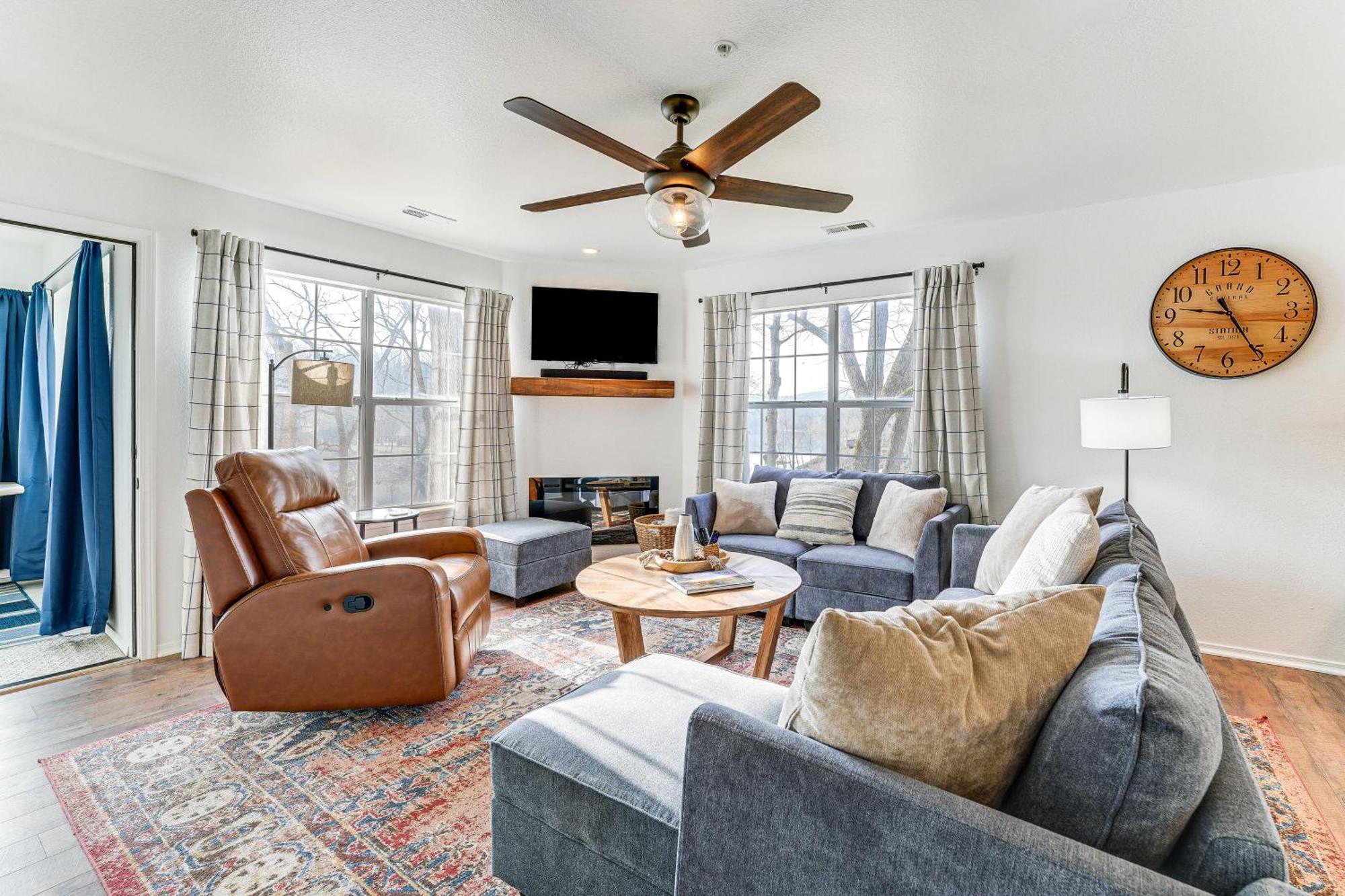 Branson Lakefront Condo With Sunroom And Lake Views! Zewnętrze zdjęcie